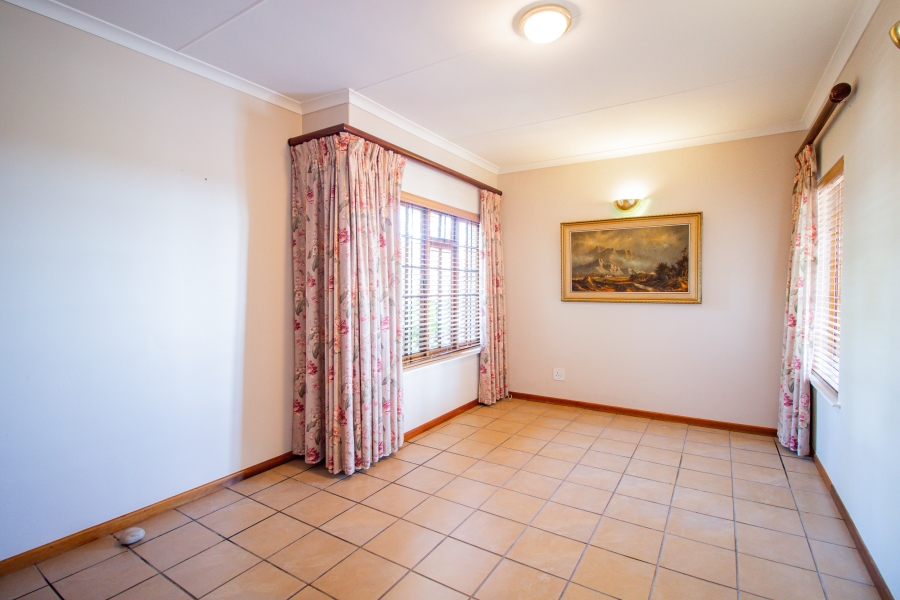 3 Bedroom Property for Sale in Middedorp Western Cape